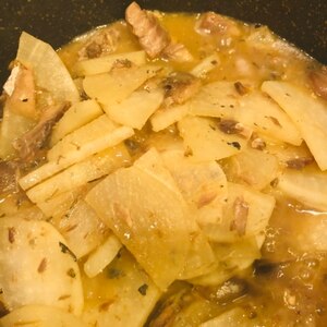 鯖の味噌煮缶と大根の煮物